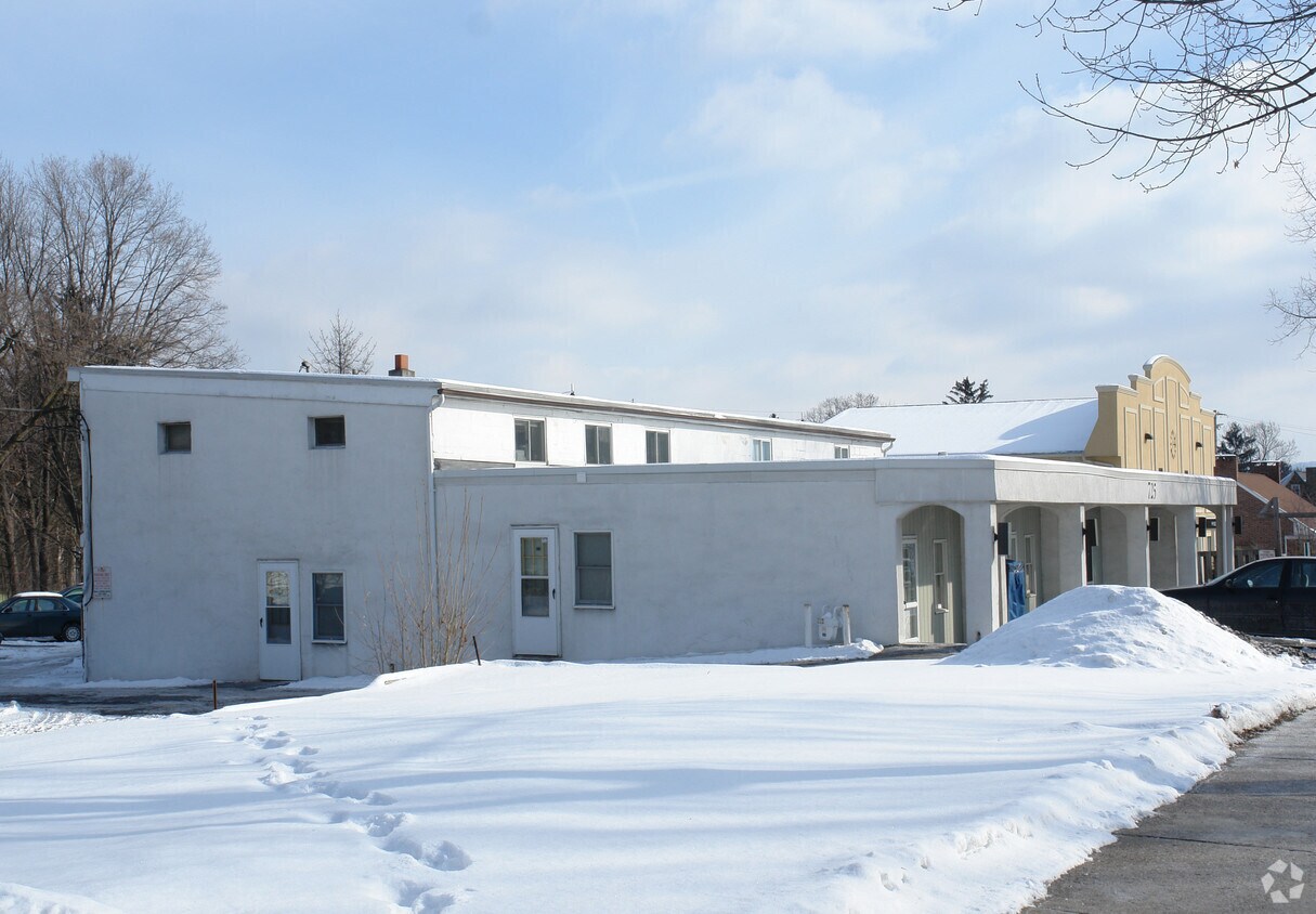 Primary Photo - 725 S Atherton St