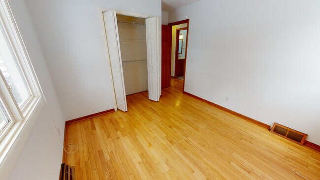 Foto del edificio - 5814 Meadowood Dr