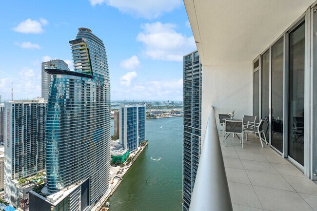 Building Photo - 485 Brickell Ave