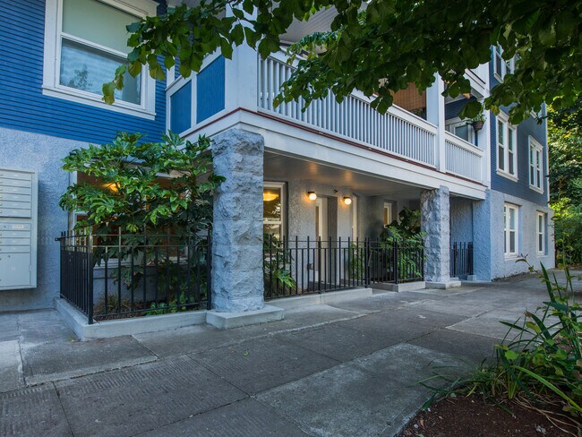 Building Photo - 1106 SE 13th Ave