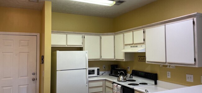 Foto del edificio - Special! First month free! Updated 2 bedroom/2 bath condo in River Oaks