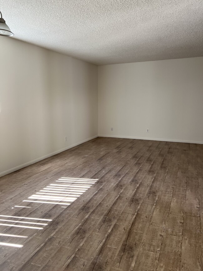 Building Photo - 14646 Dickens St