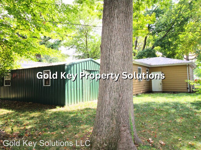 Foto del edificio - 3 br, 1 bath House - 2620 E 6th St