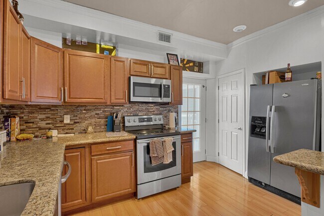 Building Photo - 1721 Edwards Way