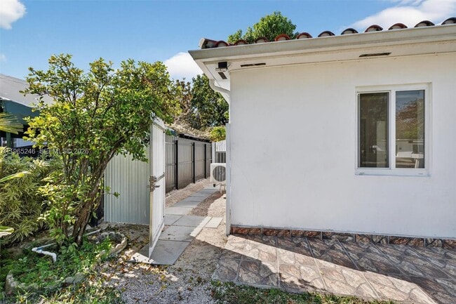 Building Photo - 7320 S Waterway Dr