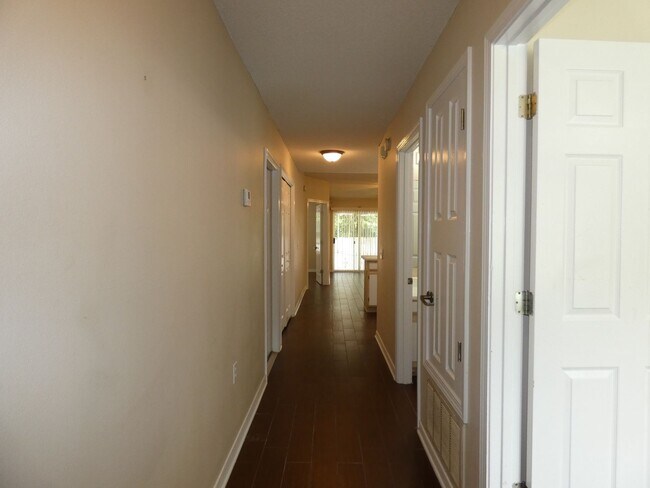 Foto del edificio - Adorable 2 Bedroom Convenient To Everything