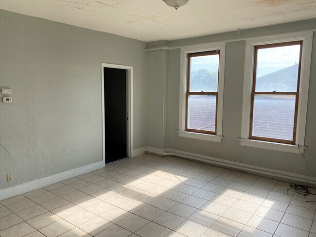 Foto del edificio - 920 W 5th St