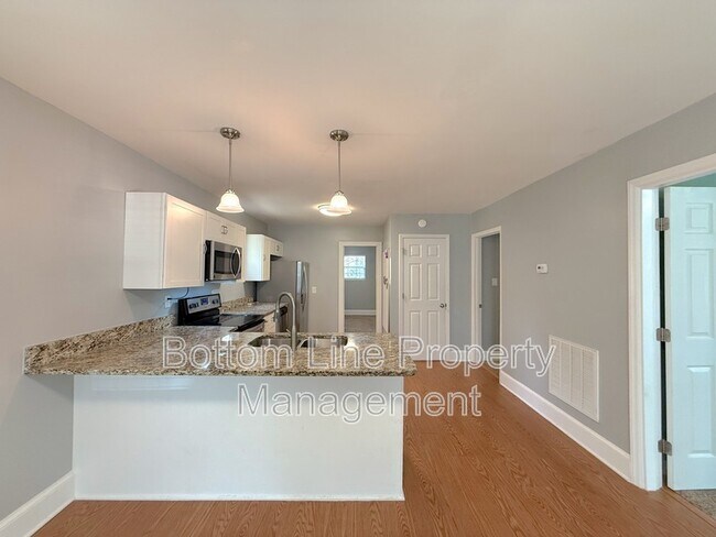 Foto del edificio - 1215 Milton Ave