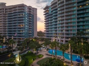 Building Photo - 2228 Beach Dr
