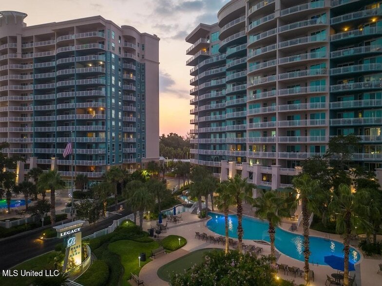 Foto principal - 2228 Beach Dr