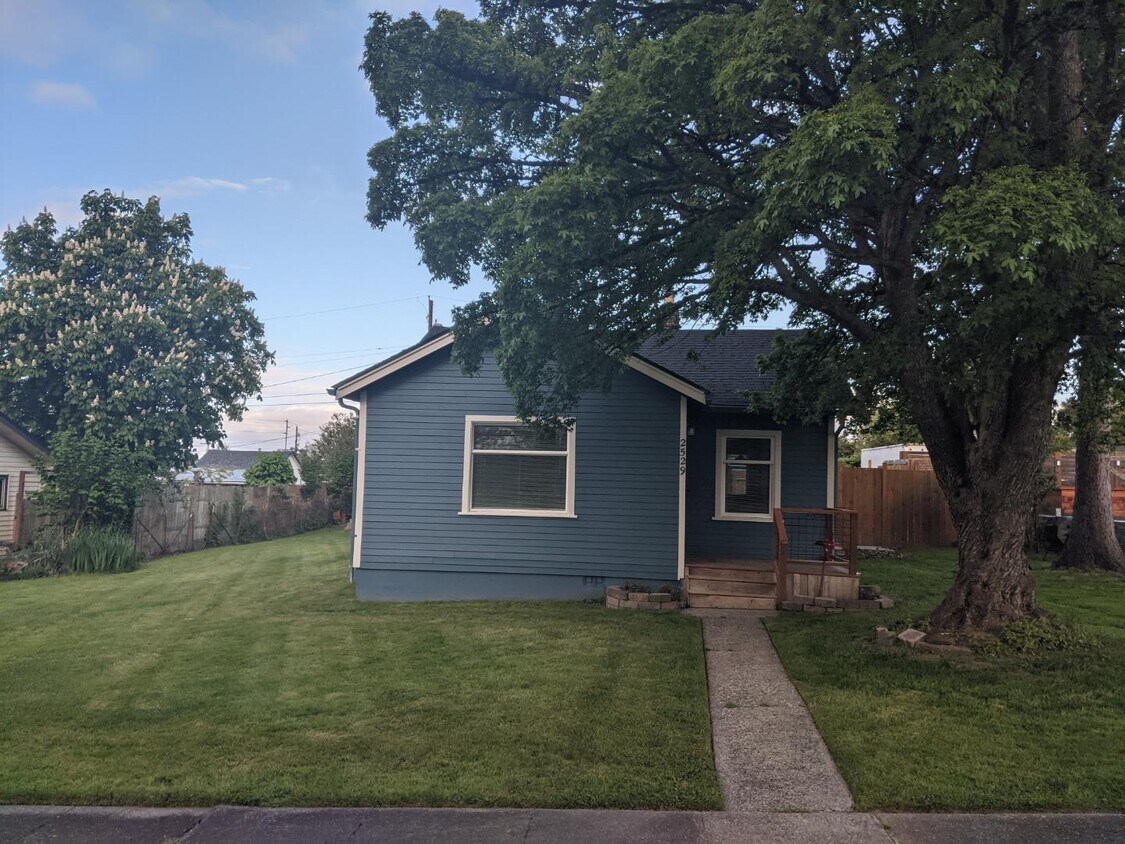 Primary Photo - 2529 Toledo St