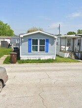 Building Photo - 3600 Sheffield Ave