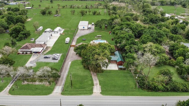 Foto del edificio - 3816 E Wallisville Rd