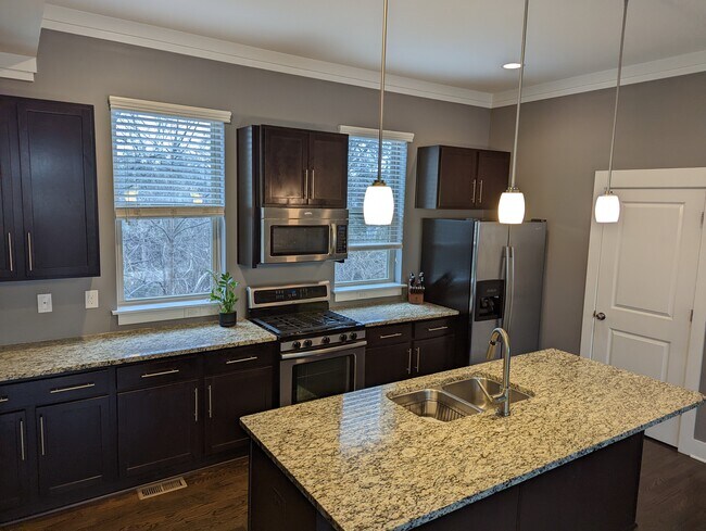 Foto del edificio - 529 Steel Gardens Blvd