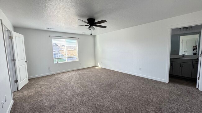 Foto del edificio - 404 Grassland Dr