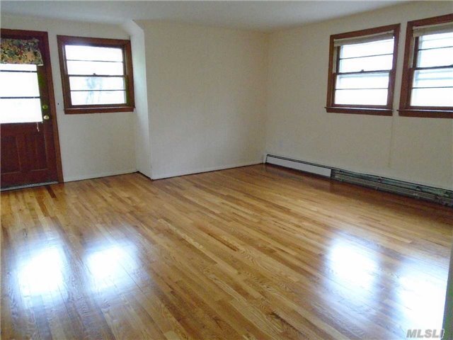 Primary Photo - 1 Allen Pl