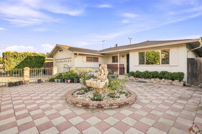 Foto del edificio - 4448 Irvington Ave