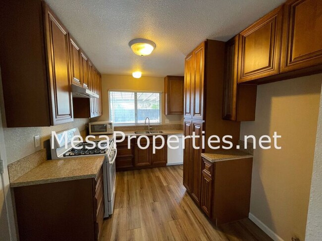 Building Photo - 1761 W Phillips Dr