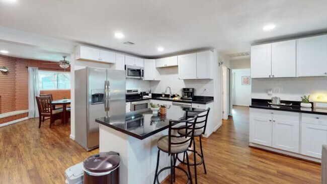 Foto del edificio - 6241 S 14th Pl