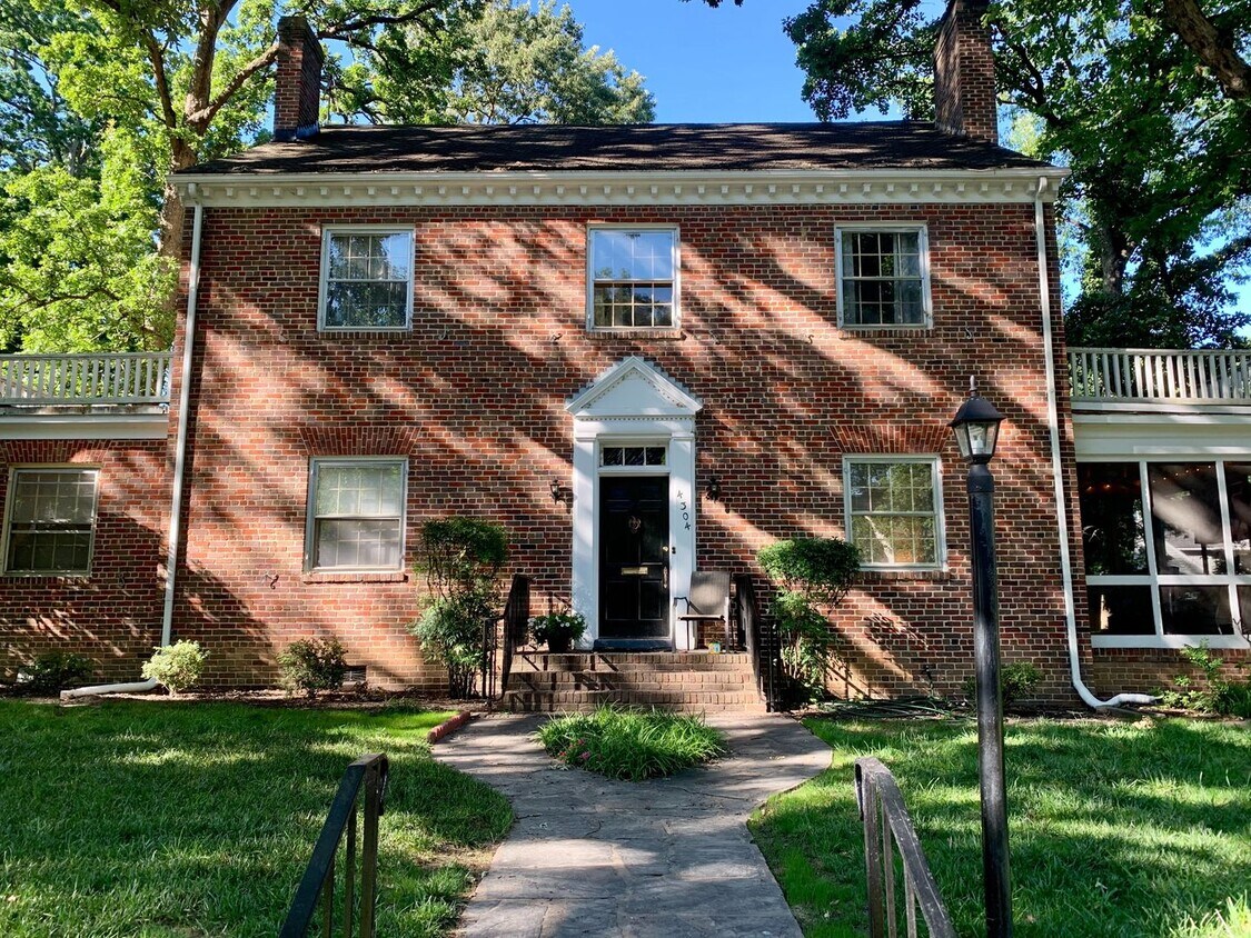 4304 Bromley Ln Unit 1, Richmond, VA 23221 Room for Rent in Richmond, VA