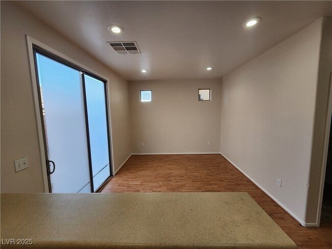 Building Photo - 9664 Villa La Mora Ave