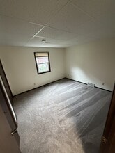 Building Photo - 512 Breezy Point Dr