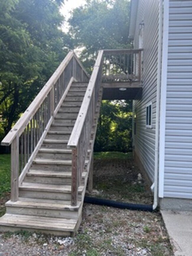 Building Photo - Maryville 37803 - 2 bedroom 1.5 bath apart...