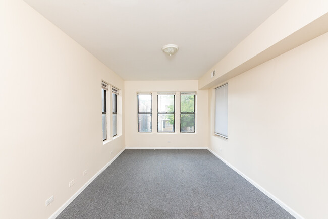 Building Photo - 3350 W Evergreen Ave