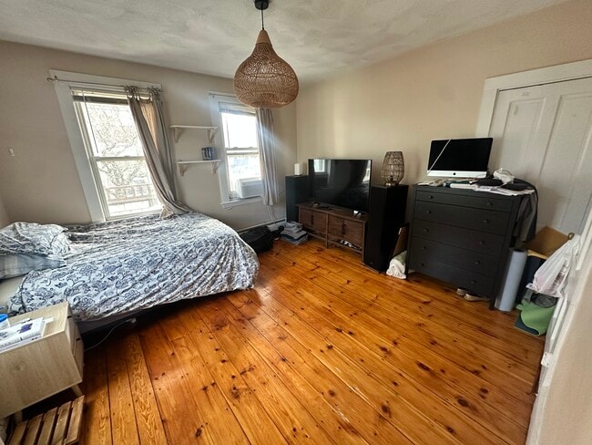 Building Photo - 17 Endicott Ave