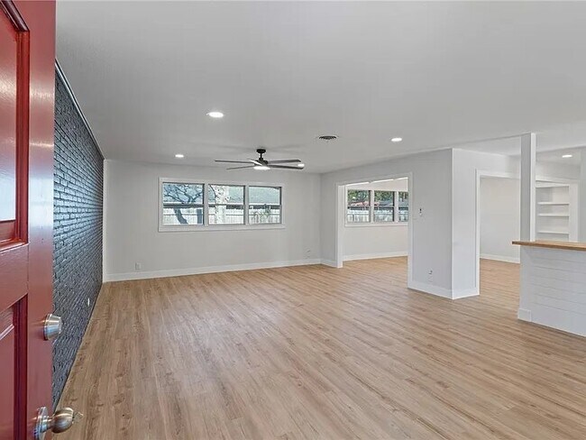 Building Photo - 629 Peerman Pl