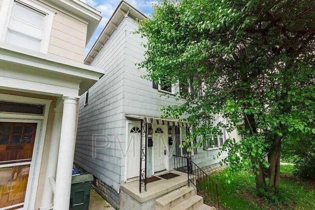 Building Photo - 2562 Deming Ave