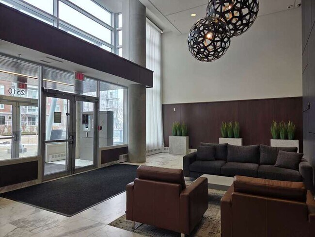 Photo du bâtiment - 2510-2109 109 St NW