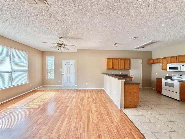 Foto del edificio - 6316 Downeast Dr