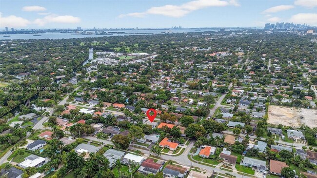 Building Photo - 425 NE 114th St