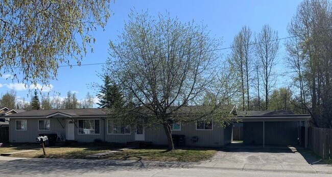 Building Photo - 2050 E 39th Ave
