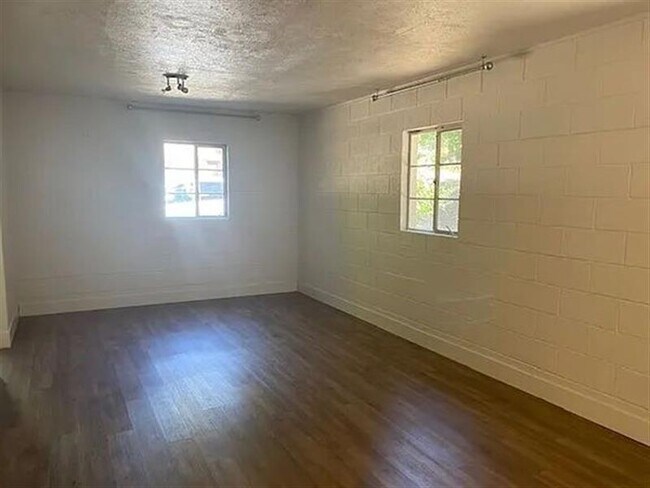 Building Photo - SERENE ENVIRONMENT