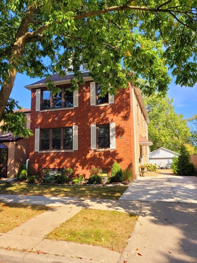 Building Photo - 6113 N Karlov Ave