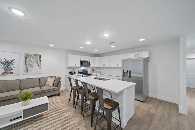 Kitchen Appliances - 512 Lilac Ct