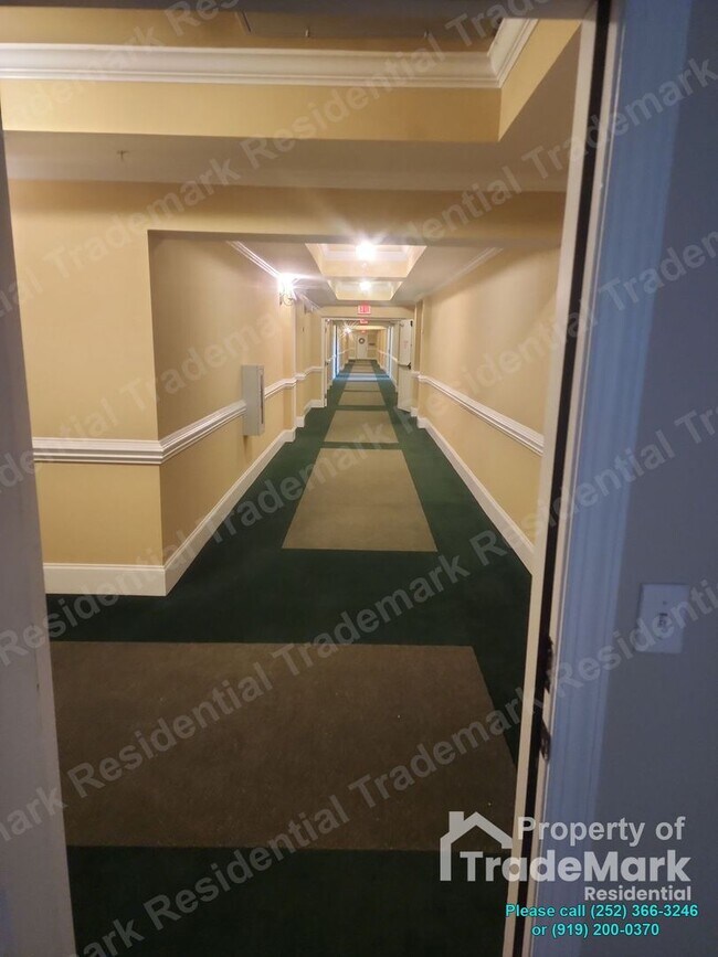 Building Photo - Lovely Condo