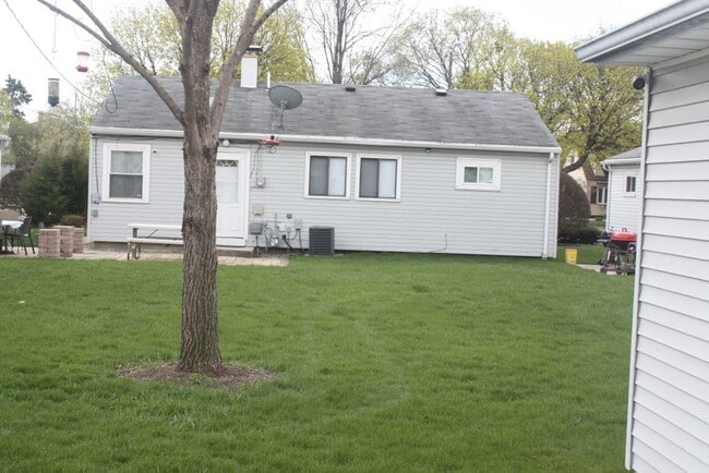 Building Photo - 2112 W Howard Ave