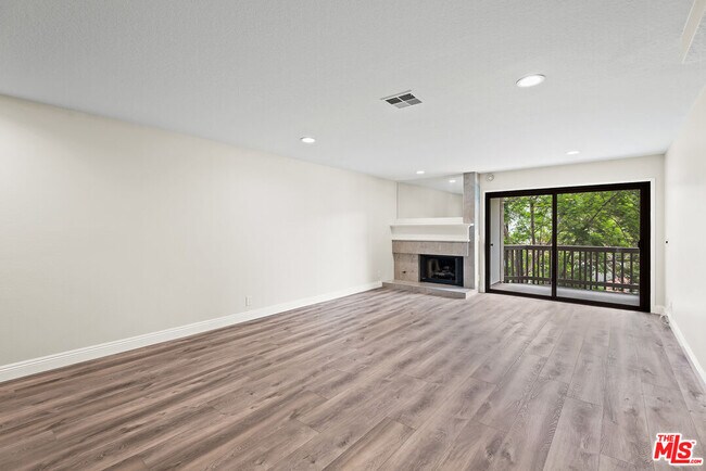 Foto del edificio - 8512 Tuscany Ave
