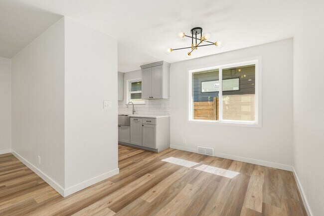 Building Photo - Elegant 3 Bed, 2.5 Bath Home in Northeast ...