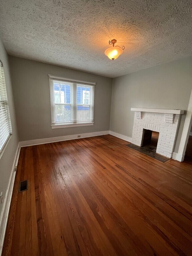 Building Photo - Charming 2 Bed/ 1.5 Bath Home in Lockeland...