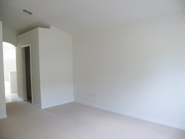 Foto del edificio - 17 Philmont Ln