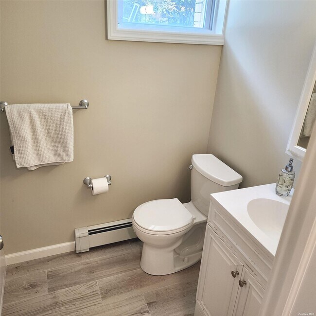 Foto del edificio - 384 Soundview Dr