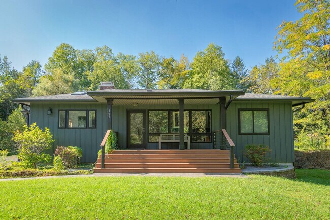 Building Photo - 327 County Road 12-SI ID1492967P