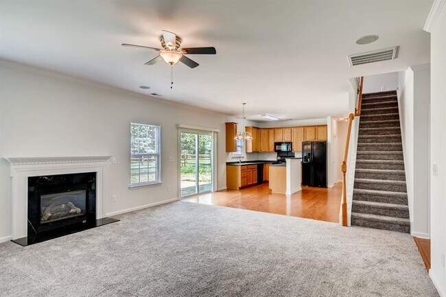 Foto del edificio - 215 Harrowfield Heights