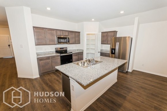 Foto del edificio - NEW CONSTRUCTION NOW AVAILABLE! - 3104 Cra...