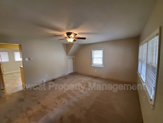 Building Photo - 784 Eleanor St NE