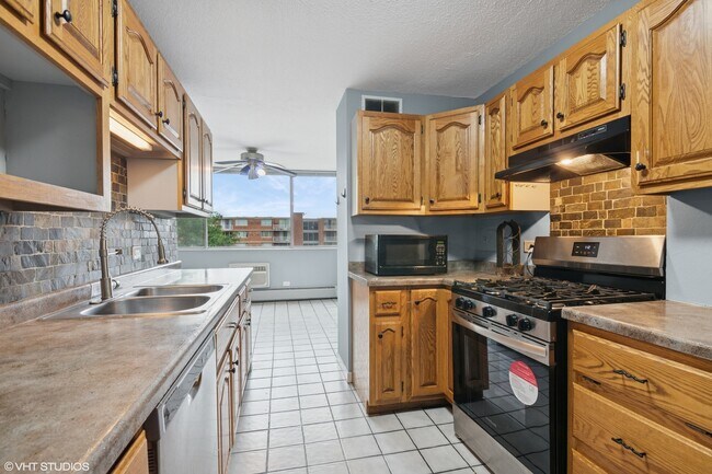 Foto del edificio - 2200 S Stewart Ave